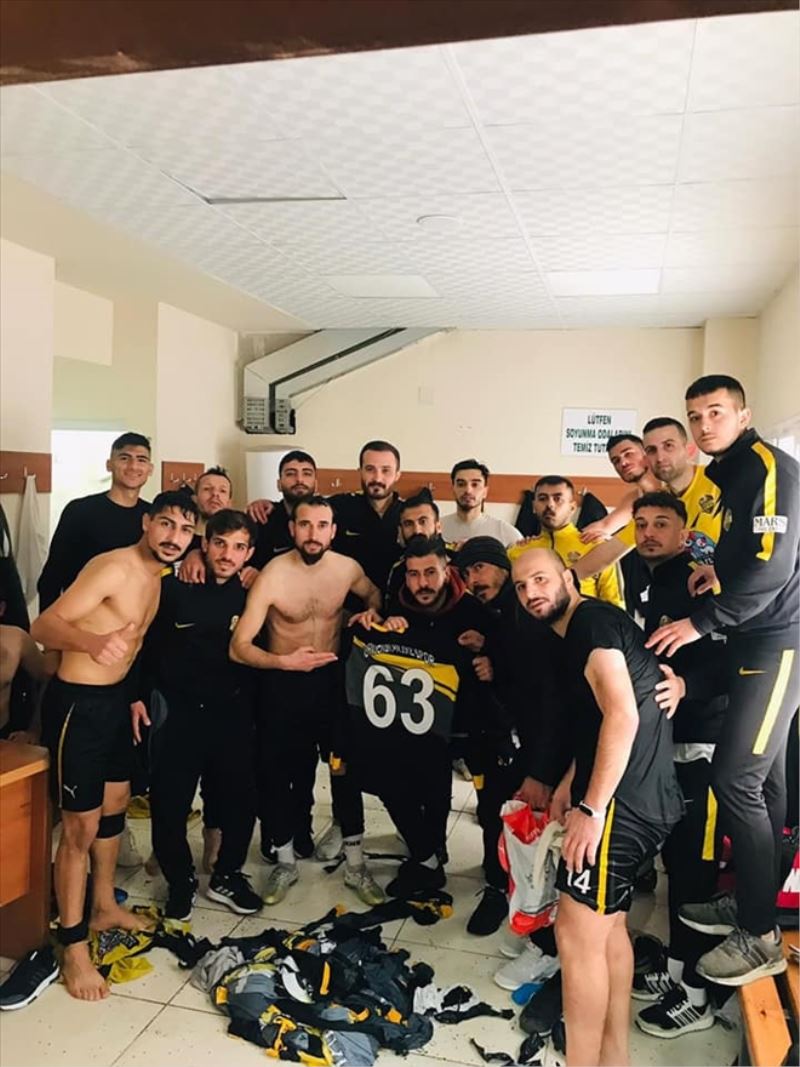 Yayladağı Spor, kupasını aldı