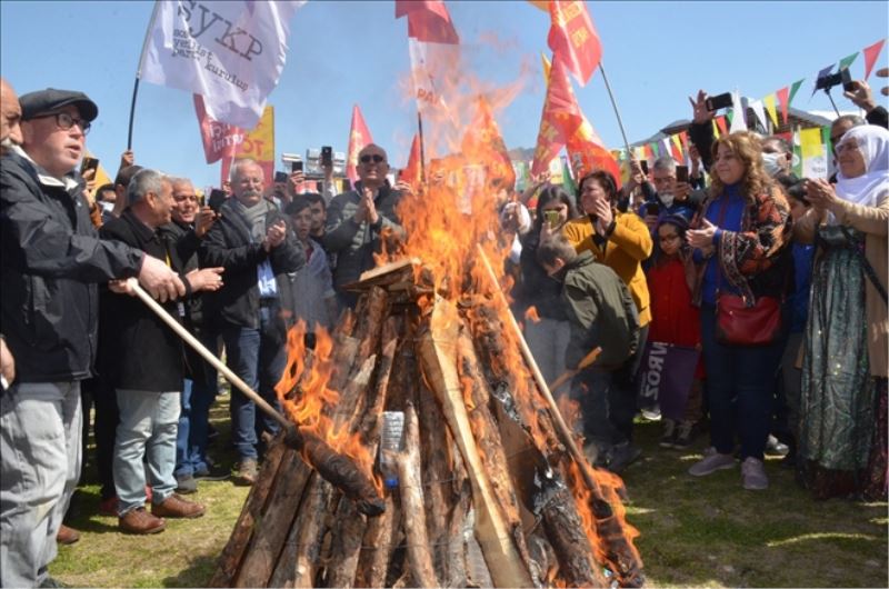 Hatay´da 2 Nevruz ateşi