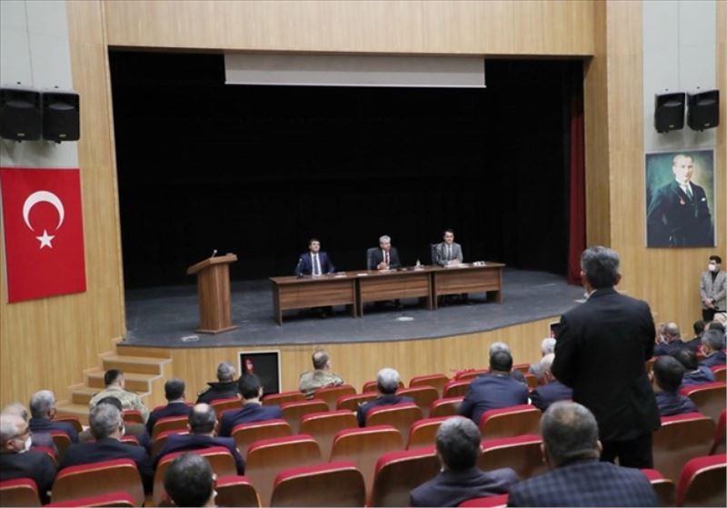 Vali, Dörtyol ve Erzin´de muhtarlarla buluştu