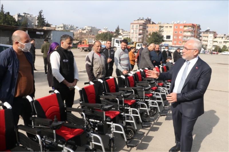 Belediyeden engellilere akülü tekerlekli sandalye