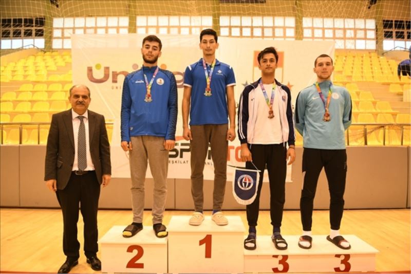 77 üniversiteden 712 sporcu katıldı