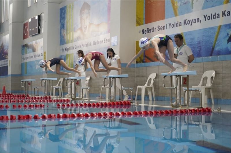11-12 yaş yüzme yarışı