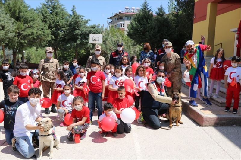 Çocuklara 23 Nisan etkinliği