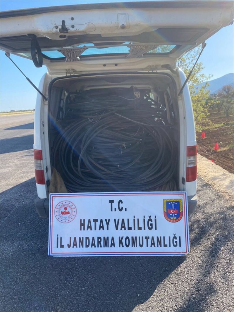 Otobandan demiri, telekomun kablosunu çalmışlar