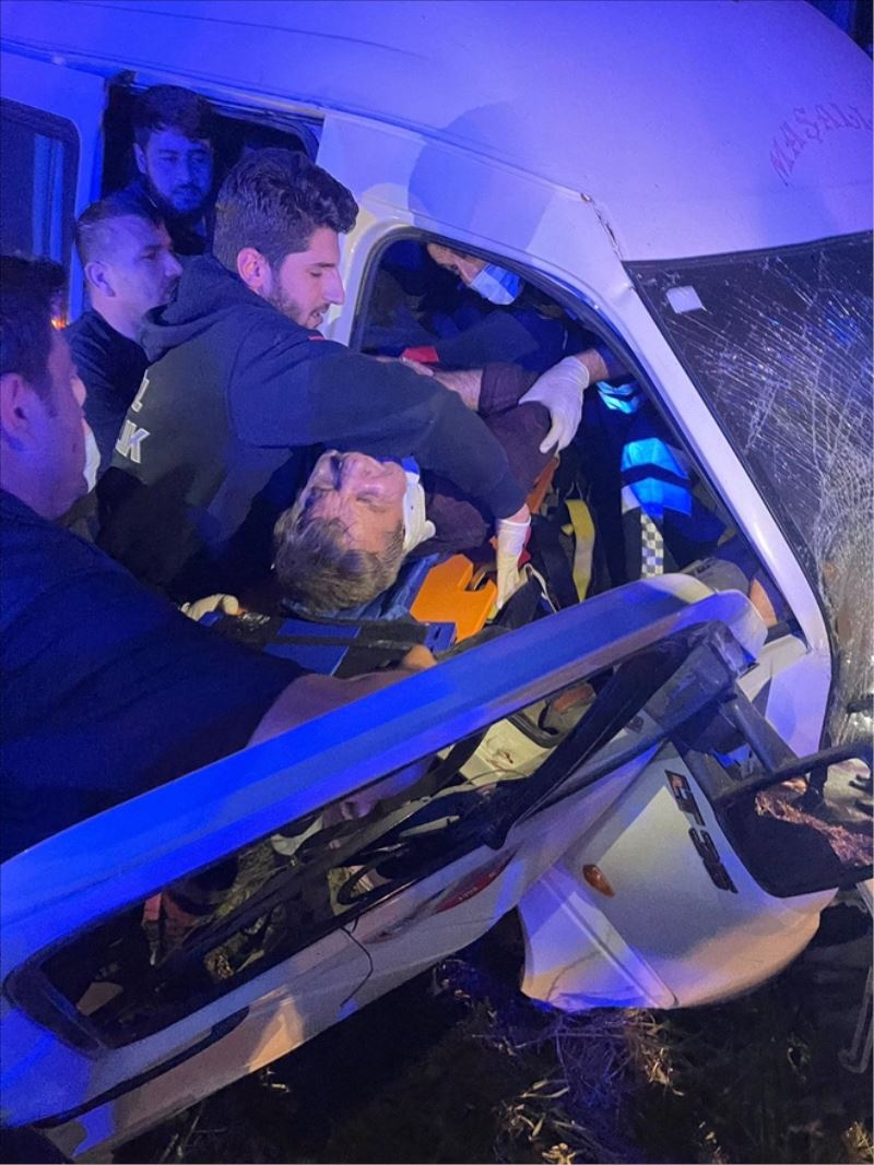 Yolcu minibüsü takla attı