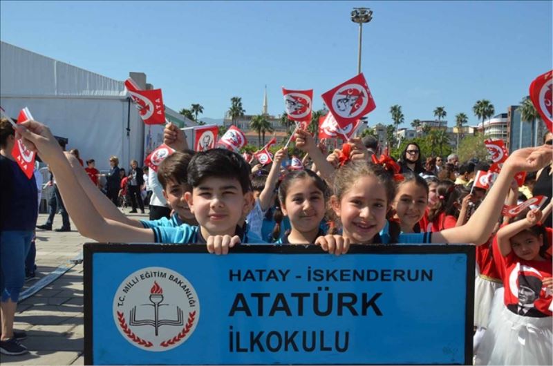 Çocuklar, makamları ´sembolik yönetti´