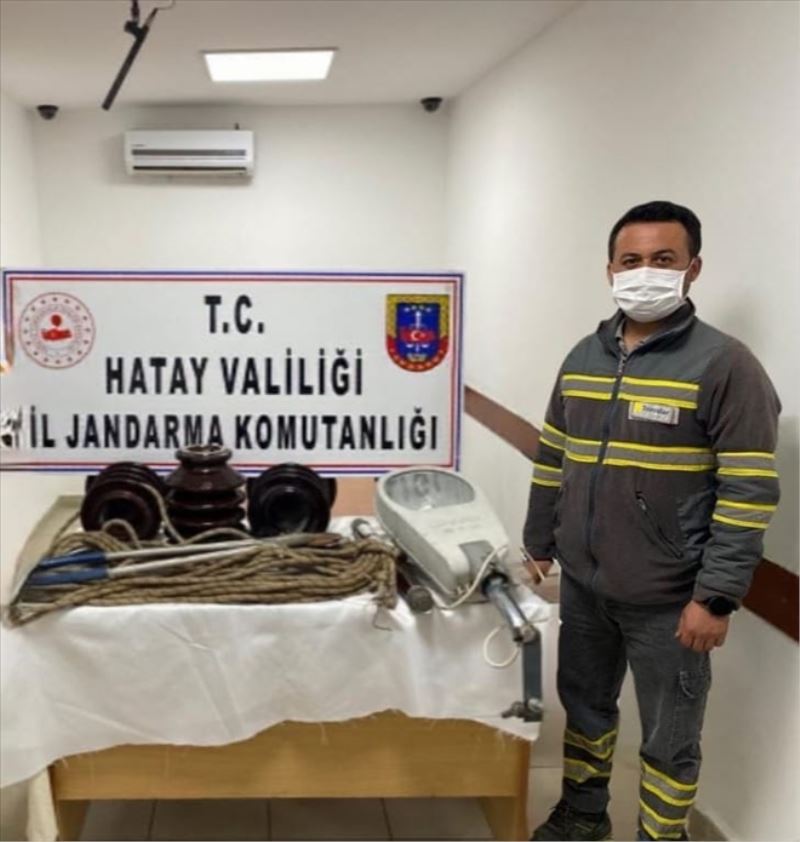 Sokak lambasını çalmışlar
