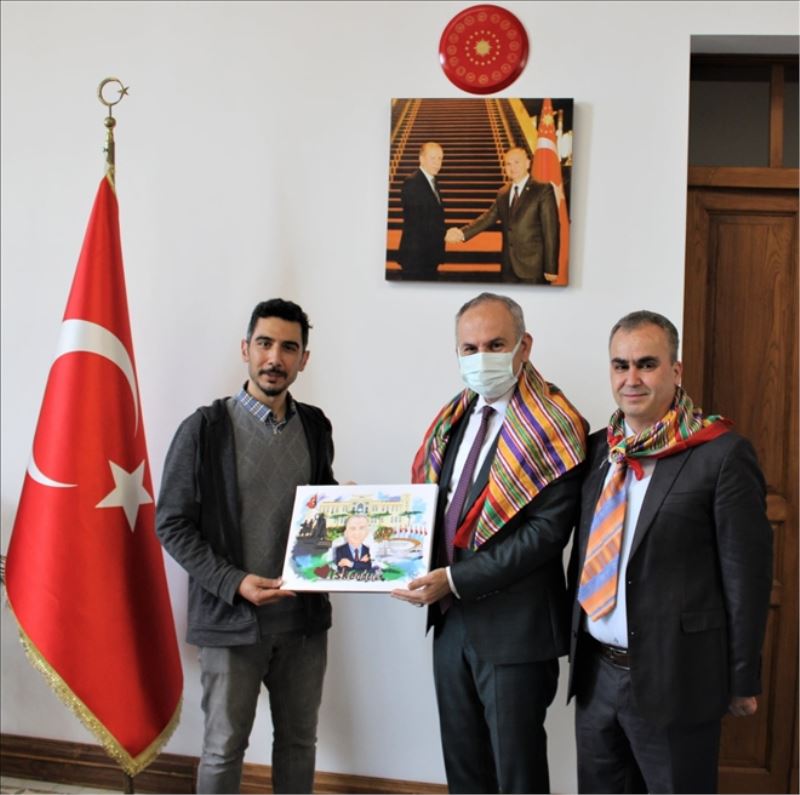 Dernekten kaymakama ´Türkmen kefiyesi´