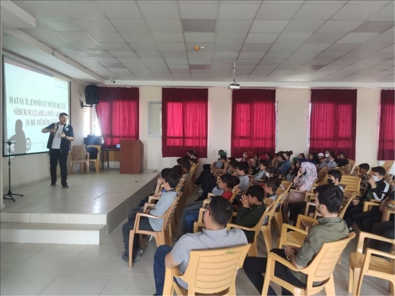 Öğrencilere ´güvenli internet´ semineri