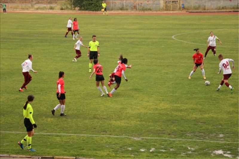 Kadınlarda Hatayspor 3-0 yenildi