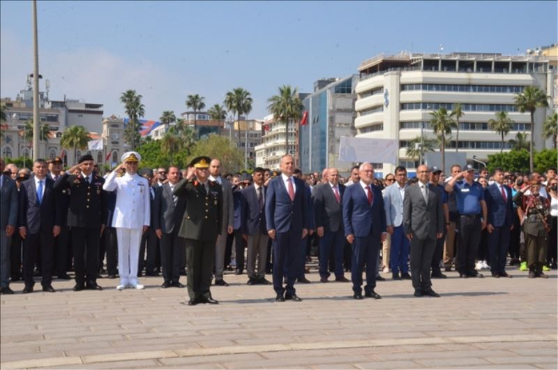 Atatürk anıldı, Gençlik Bayramı kutlandı