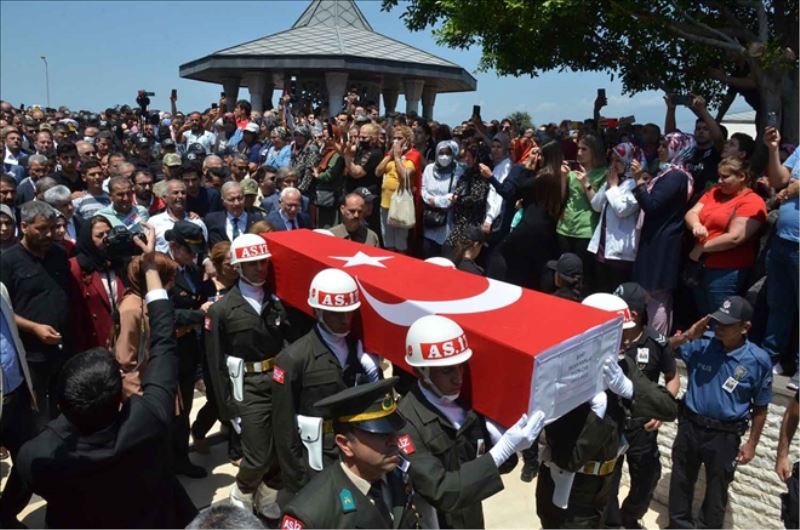 Gözyaşlarıyla sonsuzluğa uğurlandı