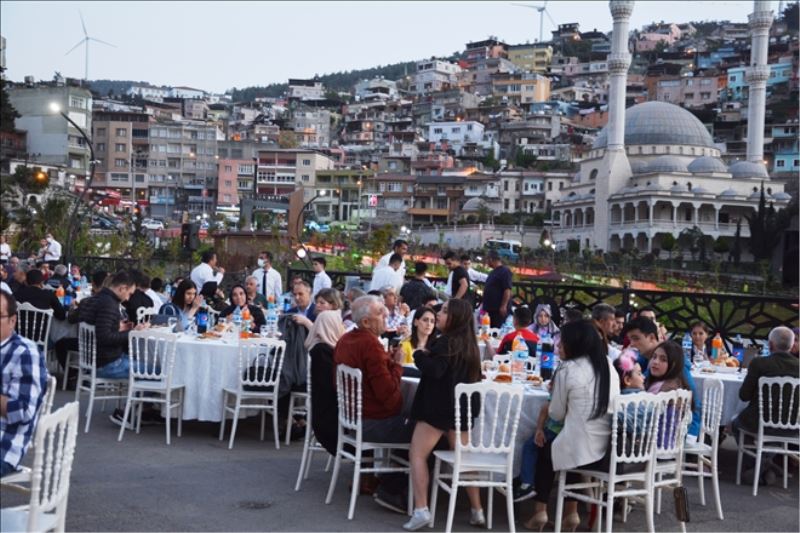 Belen´de iftarda ´kardeşlik sofrası´