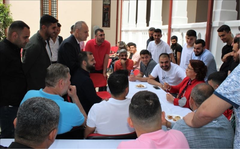 Halkla bayramlaşma