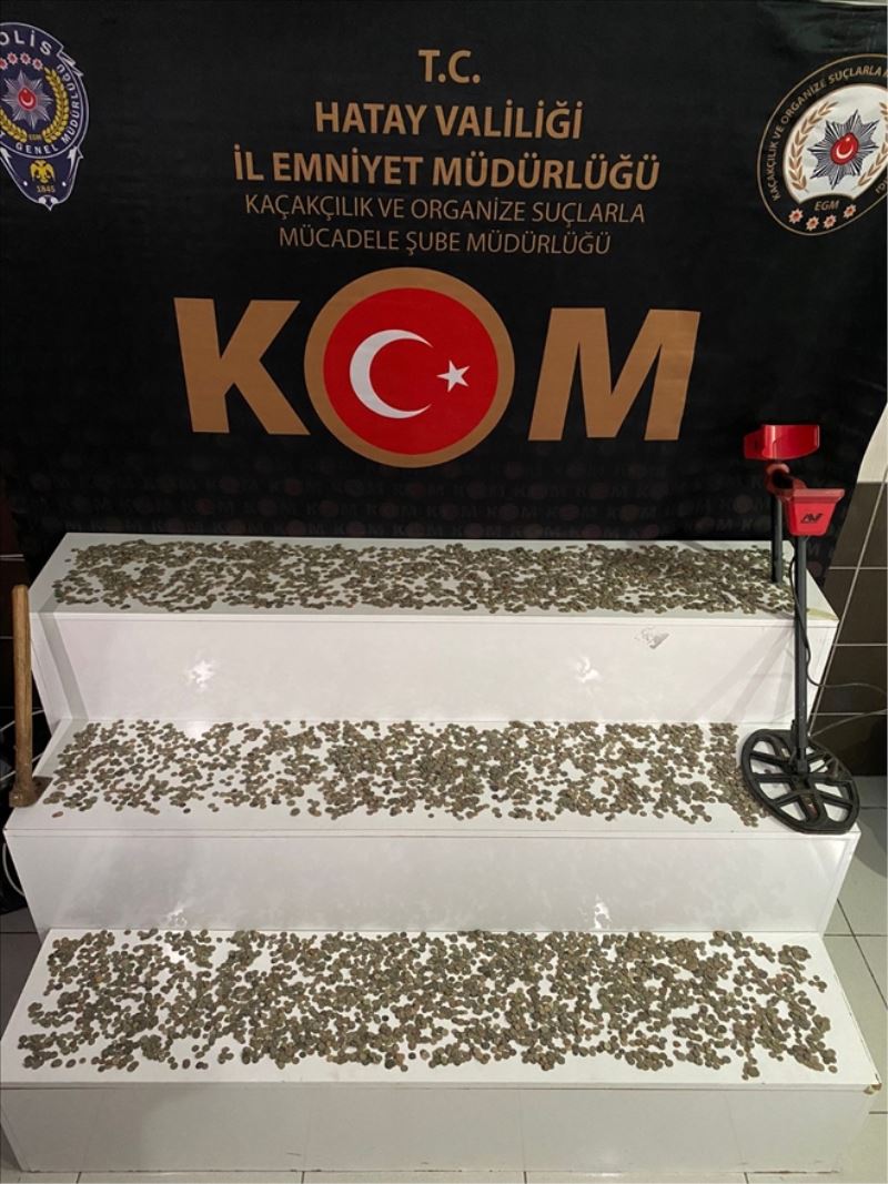 7.715 sikke ele geçirildi
