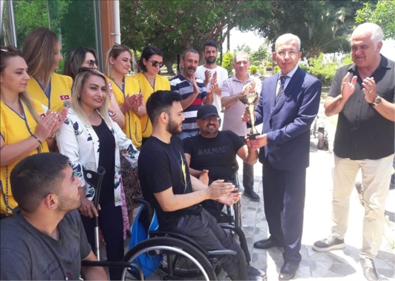 Şampiyon takıma kaymakamdan ziyaret