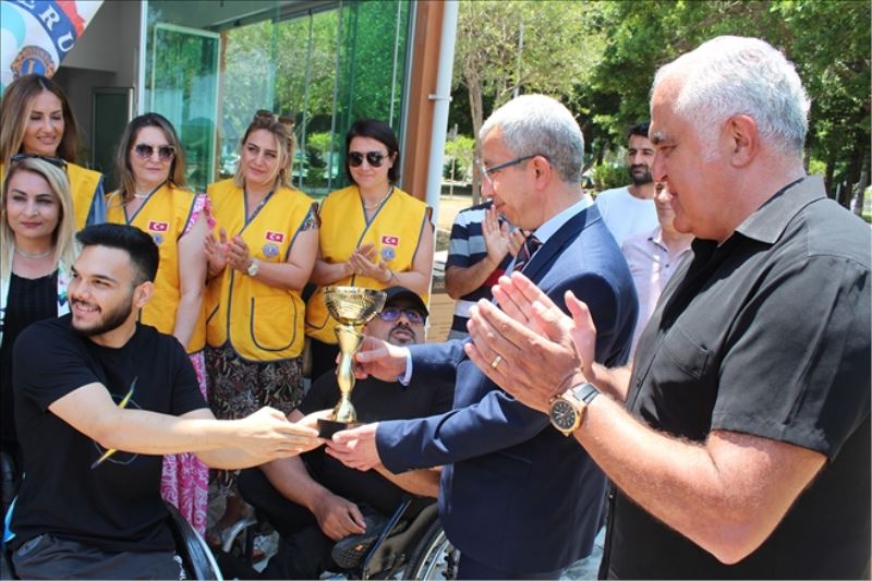 Spor kulübüne tekerlekli sandalye bağışı