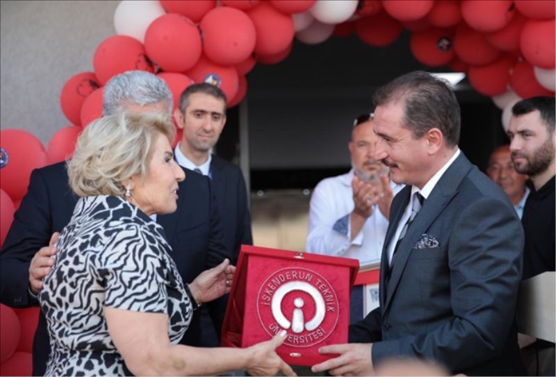 Nejla Üysen Bilgi Teknolojileri Merkezi açıldı