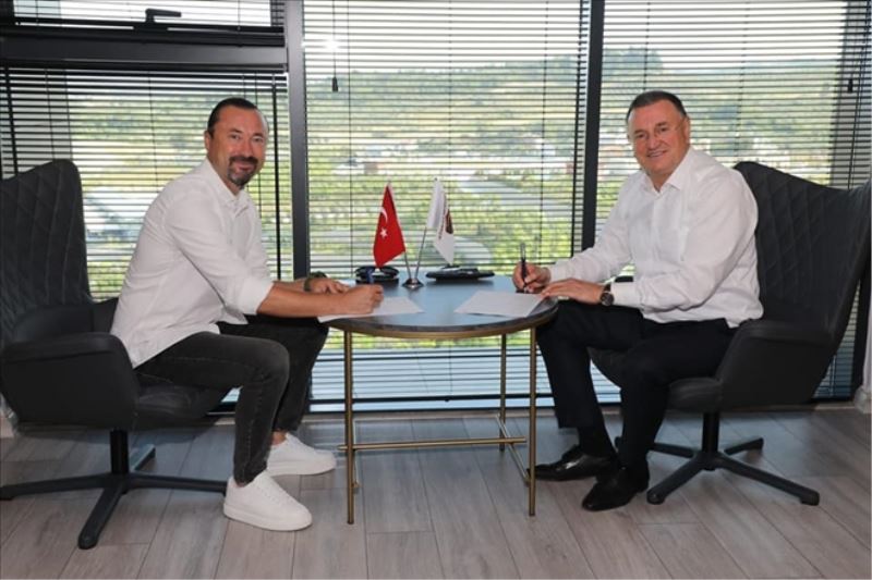 Bugüner, Hatay´ın kadın futbol takımının teknik patronu