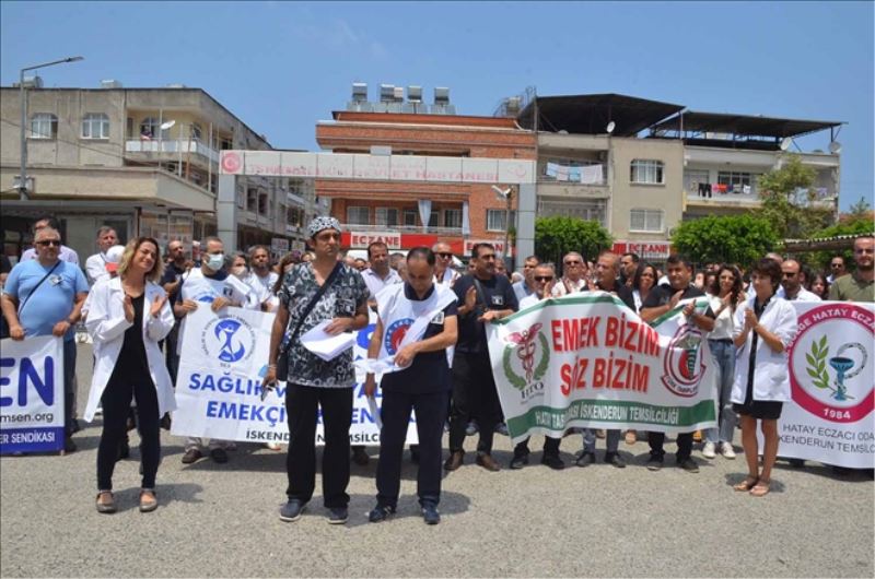 Hekimlerden alkışlı protesto
