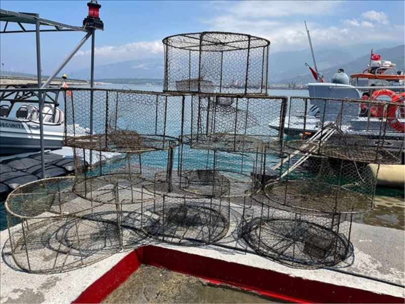 Deniz altında ´kafesle balık avı´ denetimi