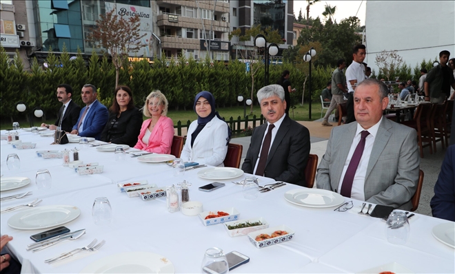 Tayini çıkan idare amirlerine yemek