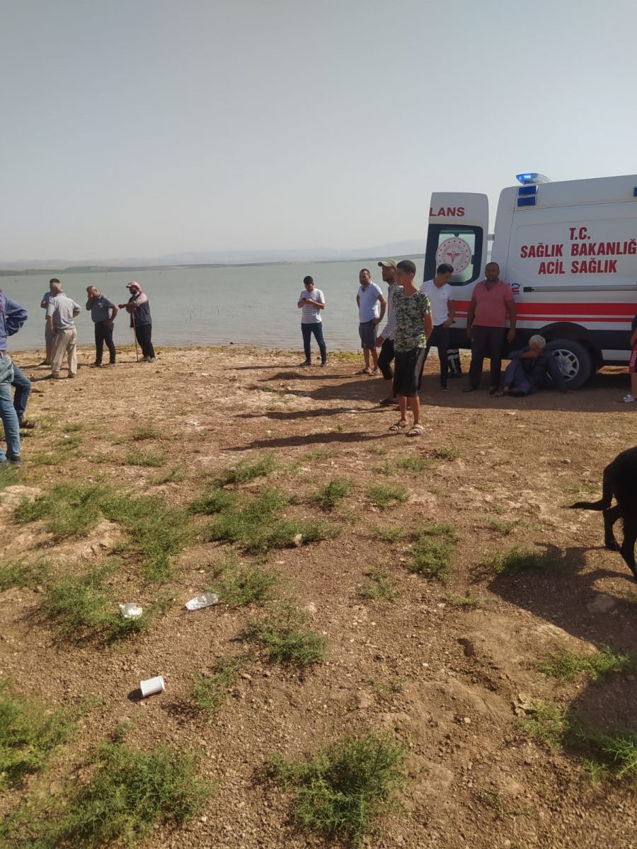 Serinlemek için girdiği barajda boğuldu