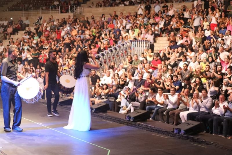 Lübnanlı Laura, EXPO´da sahne aldı