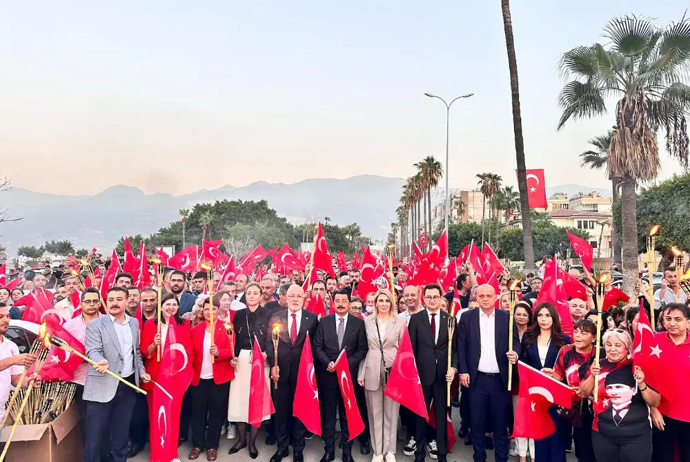 100. Yıl’a fener alayı