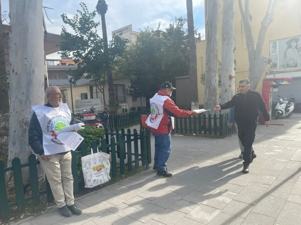 Emekliler halka bildiriyle seslendi