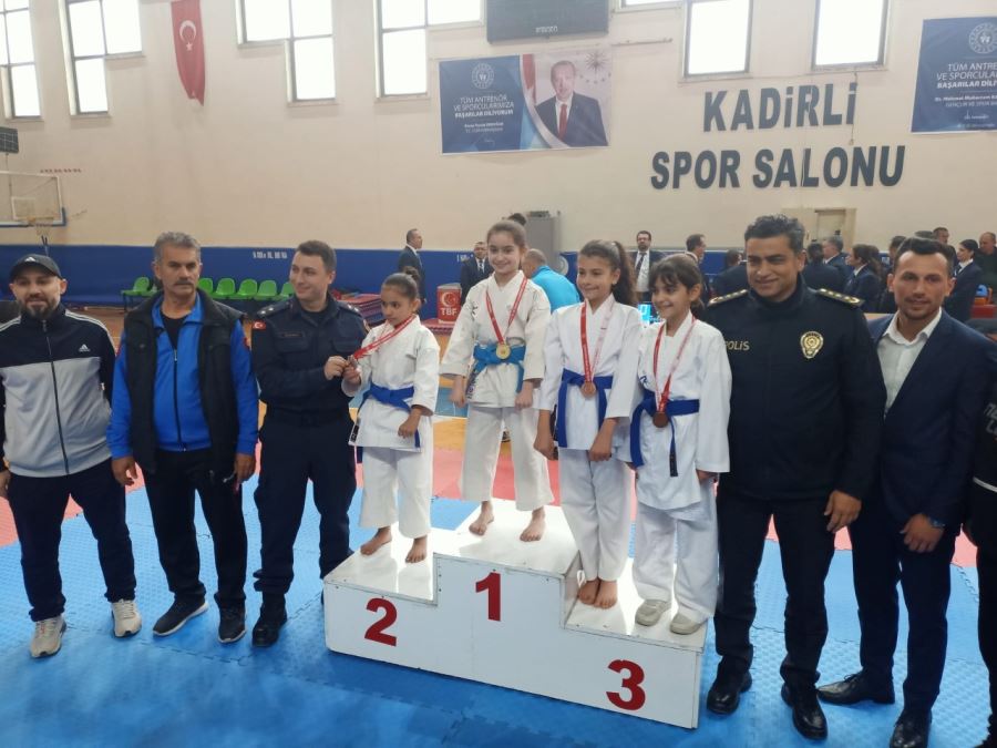 Belediye karate takımı birinci oldu