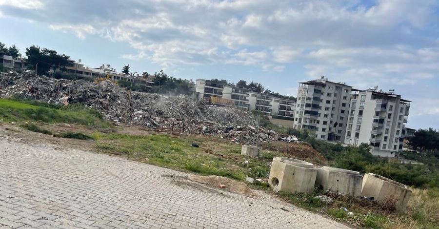 Belen’de ‘yaşam alanına enkaz’ şikayeti