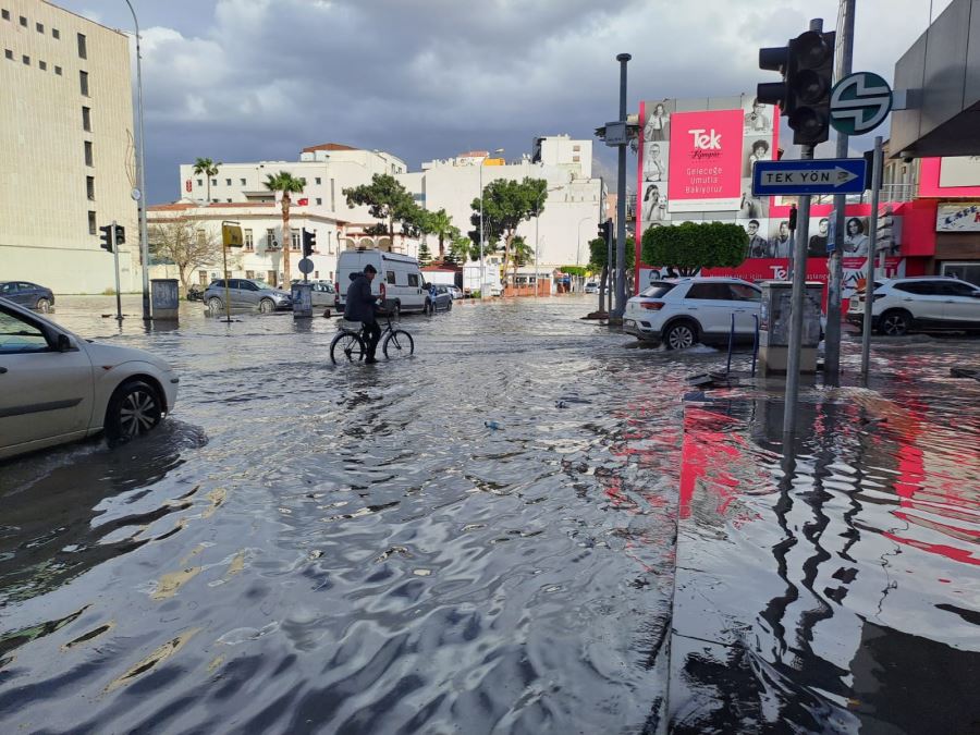 İskenderun sahil kesimi sular altında