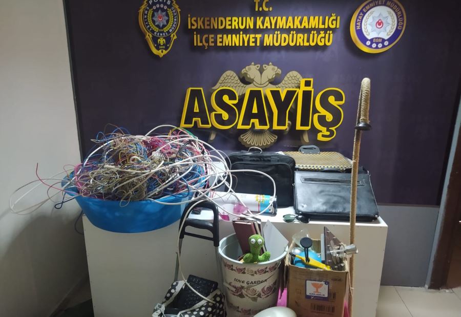 Hırsızlık malzemeleriyle suçüstü yakalandılar