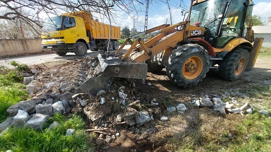 İskenderun’da da ekipler hafriyata yoğunlaştı