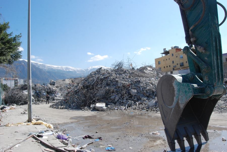 “Yıkım ekipleri kişisel mallara zorla el koyuyor”