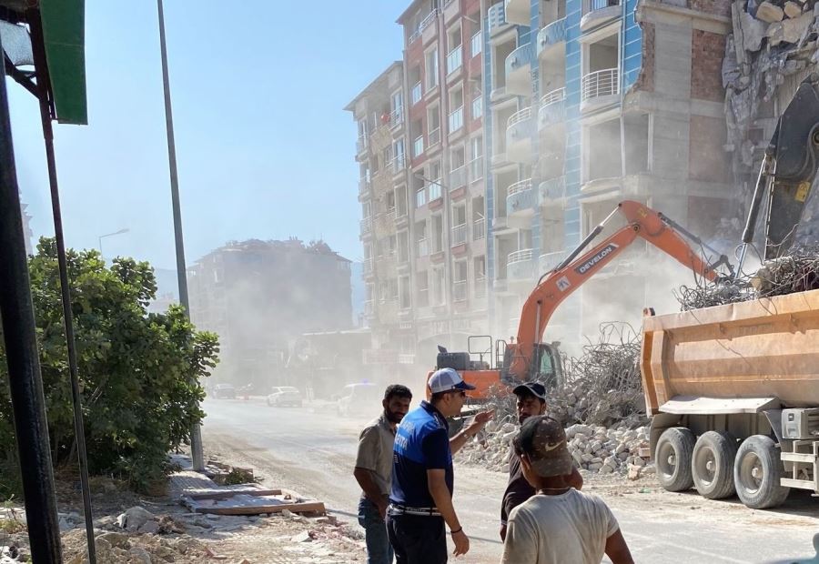 Zabıtadan yerinde ayrıştırma ve kontrolsüz yıkıma müdahale