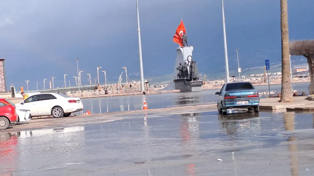 İskenderun yine sular altında