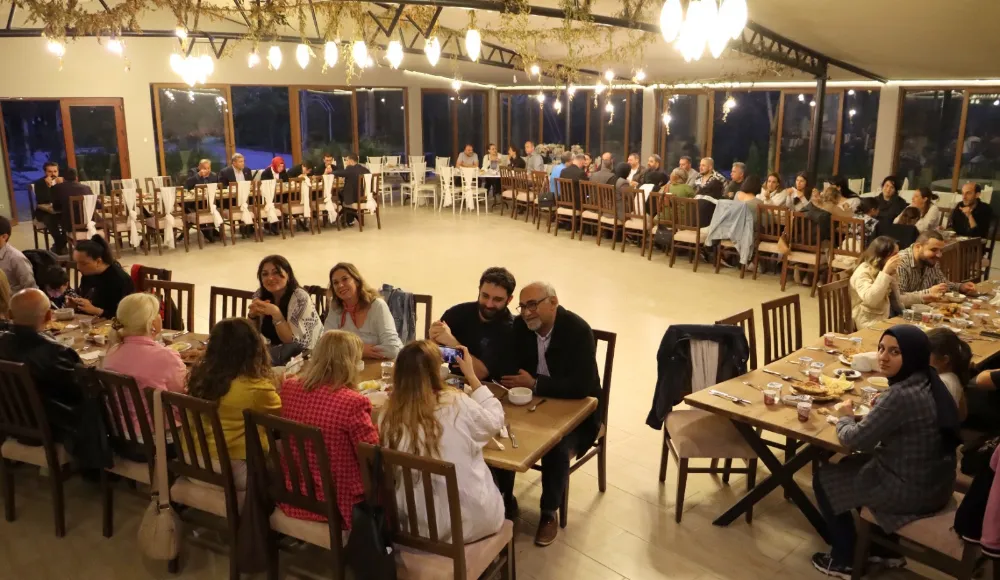 Medeniyetler Korosunda geleneksel Kadir Gecesi iftarı