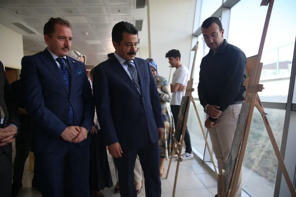 Üniversiteli 20 öğrenciden resim sergisi