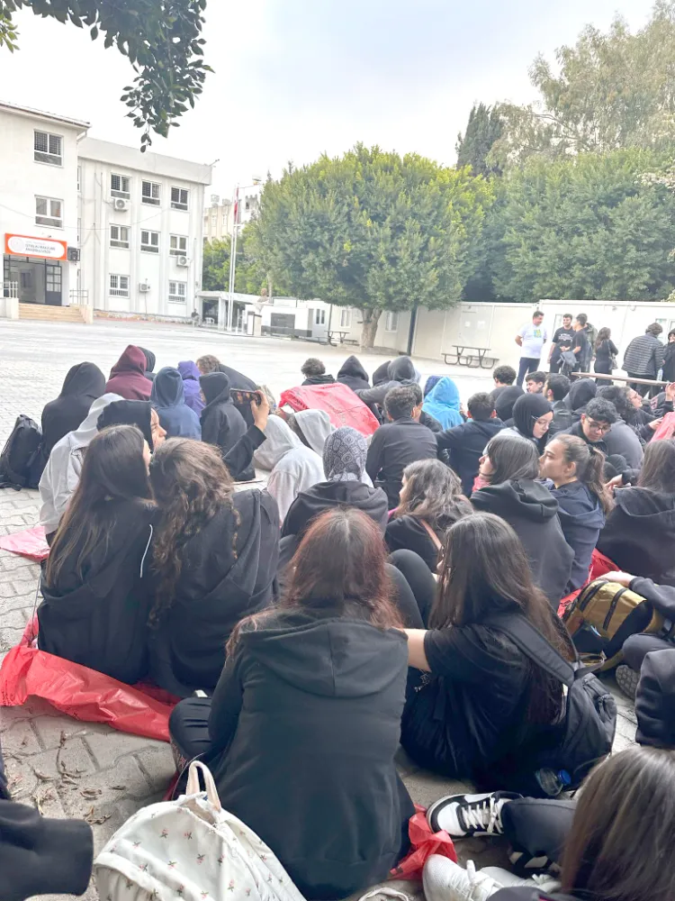 Öğrenciler, öğretmenlerini istedi