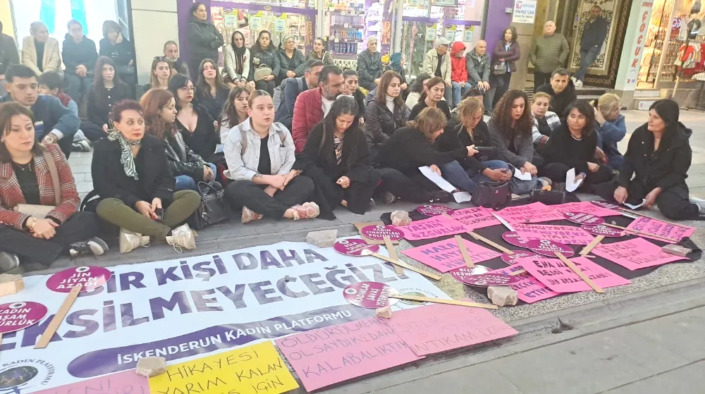 Katledilen kadınlar için sessiz oturdular